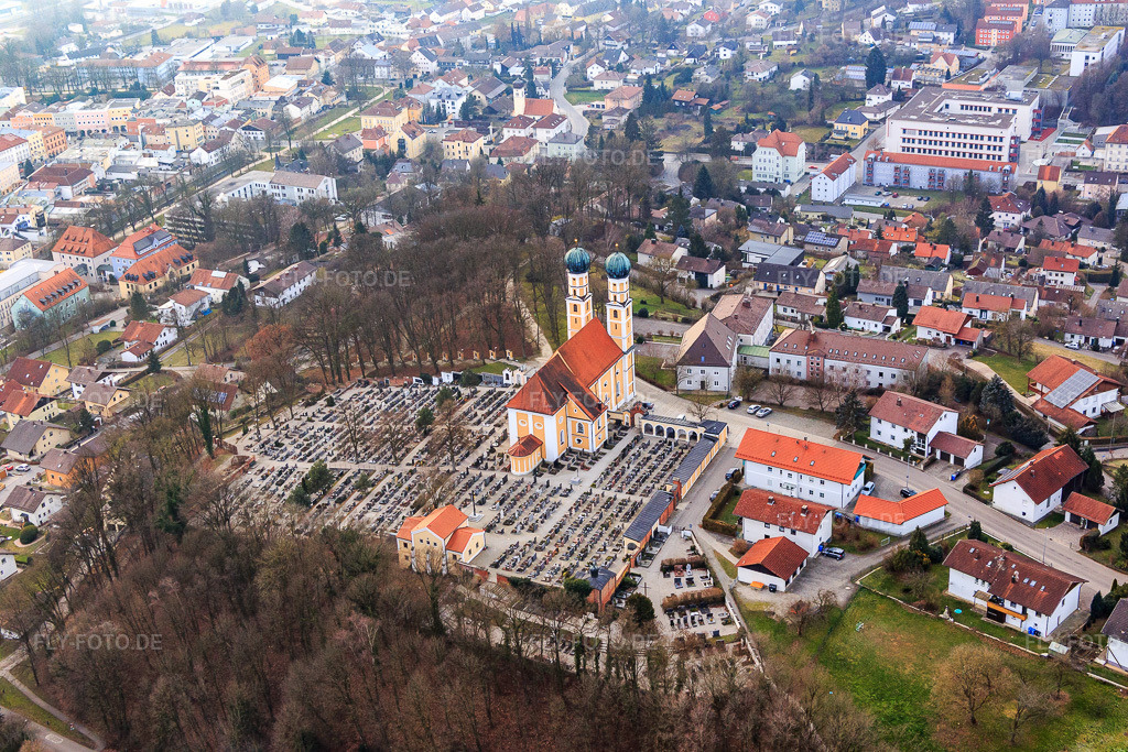 Luftbild: Wallfahrtkirche Gartlberg in Pfarrkirchen im Bundesland Bayern in Deutschland. Foto: IMG_085625.jpg vom 31.12.2015 durch Werner Riehm/FLY-FOTO.de