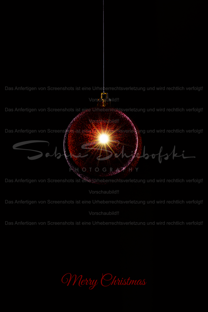 Kugel-rot-Klitzer_vor-schwarz_20.12.2025_DSCF5070 | People- und Tierfotografie, Imageaufnahmen, Veranstaltungsfotografie und Wandbilder aus der Natur ★ Made in Germany ✔️ Druck + Downloads ✔️ Naturfotografie in Top Qualität ★ schneller Versand, weltweite Lieferung! - Realisiert mit Pictrs.com