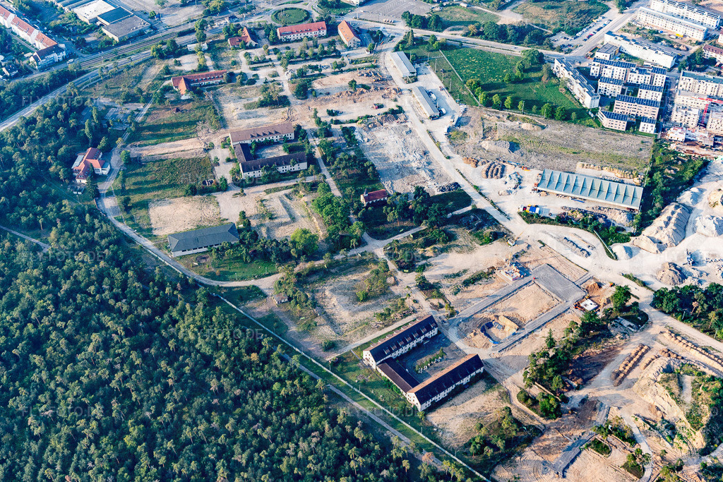 Konversions-Baustelle auf dem Gelände der ehemalige SULLIVAN US-Kasernen am Käfertaler Wald | Luftbild: Konversions-Baustelle auf dem Gelände der ehemalige SULLIVAN US-Kasernen am Käfertaler Wald im Ortsteil Käfertal in Mannheim im Bundesland Baden-Württemberg in Deutschland. Foto: IMG_117017.jpg vom 25.08.2019 durch Werner Riehm/FLY-FOTO.de - Realisiert mit Pictrs.com