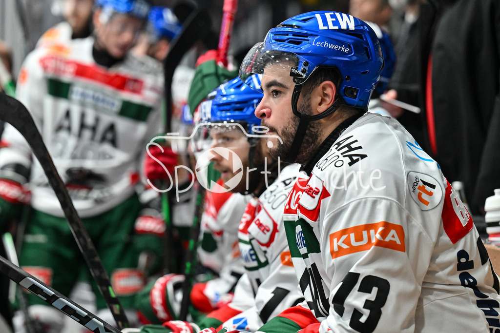 Löwen Frankfurt -Augsburger Panther | haengende Koepfe auf der Bank der Augsburger / DEL: Loewen Frankfurt - Augsburger Panther, Eissporthalle Frankfurt am 14.02.2025 / Nicholas BAPTISTE (Augsburger Panther 73)
