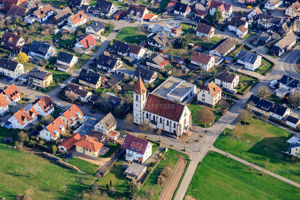 Luftbild: Kirche St. Felix und Regula im Ortsteil Unterreute in Reute im Bundesland Baden-Württemberg in Deutschland. Foto: IMG_113106.jpg vom 22.03.2019 durch Werner Riehm/FLY-FOTO.de