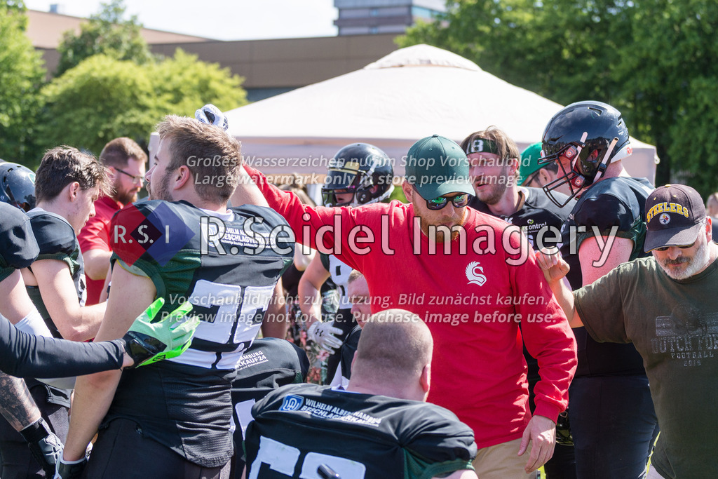 American Football, Saison 2023, Regionalliga Nord, Hamburg Blue Devils - Black Swans, Dr.-Hermann-Schnell-Sportplatz (Hamburg), 03.06.2023, 3. Gameweek | Sportfotos aus Hamburg, Eventfotos oder freie Arbeiten von R.Seidel Imagery – einfach online kaufen.