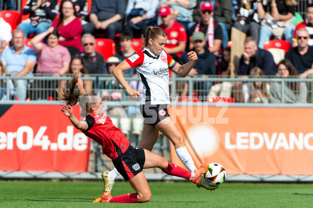 20240915NSZ_6186 | Zweikampf v.l. Janou Levels (Bayer Leverkusen,No.05) und Laura Freigang (Eintracht Frankfurt,No.10)DEU, Leverkusen, 15.09.2024 Fußball, Google Pixel Frauen-Bundesliga, Saison 2024/2025, Bayer 04 Leverkusen - Eintracht Frankfurt - Realisiert mit Pictrs.com