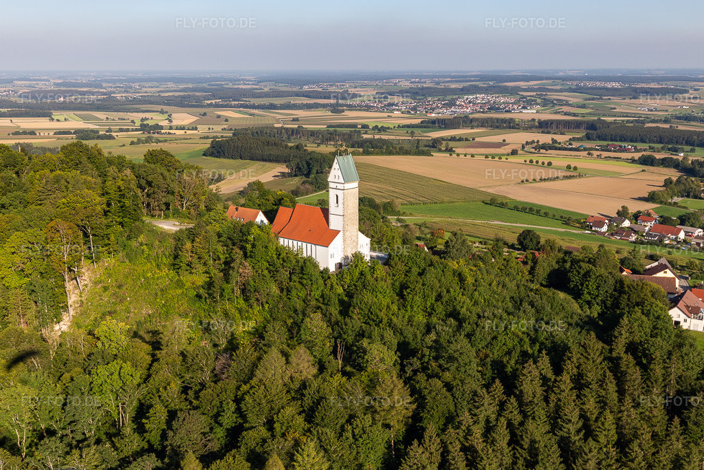 Luftbild: Gipfel Bussen mit Wallfahrtskirche im Ortsteil Offingen in Uttenweiler im Bundesland Baden-Württemberg in Deutschland. Foto: IMG_128795.jpg vom 03.09.2021 durch Werner Riehm/FLY-FOTO.de