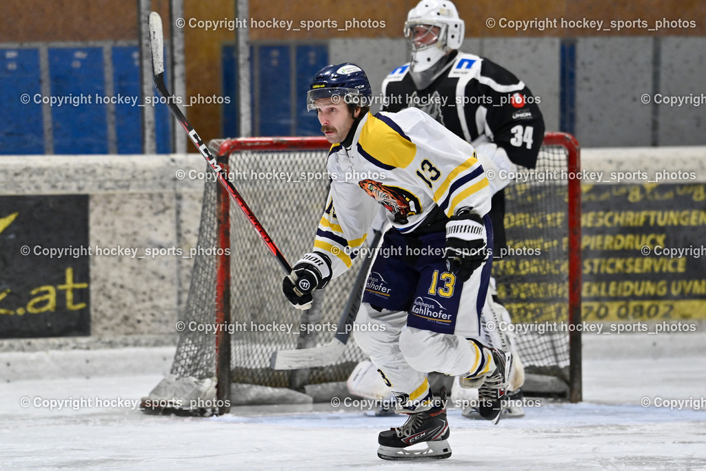 EC Tigers Paternion vs. Tarco Wölfe II | #13 Untermoser Christoph EC Tigers Paternion, #34 Schleinzer Manuel Tarco Wölfe II, EC Tigers Paternion vs. Tarco Wölfe II, EC Tigers Paternion vs. Tarco Wölfe II am 19.12.2024 in Spittal an der Drau (Eissportzentrum Spittal), Austria, (Photo by Bernd Stefan)