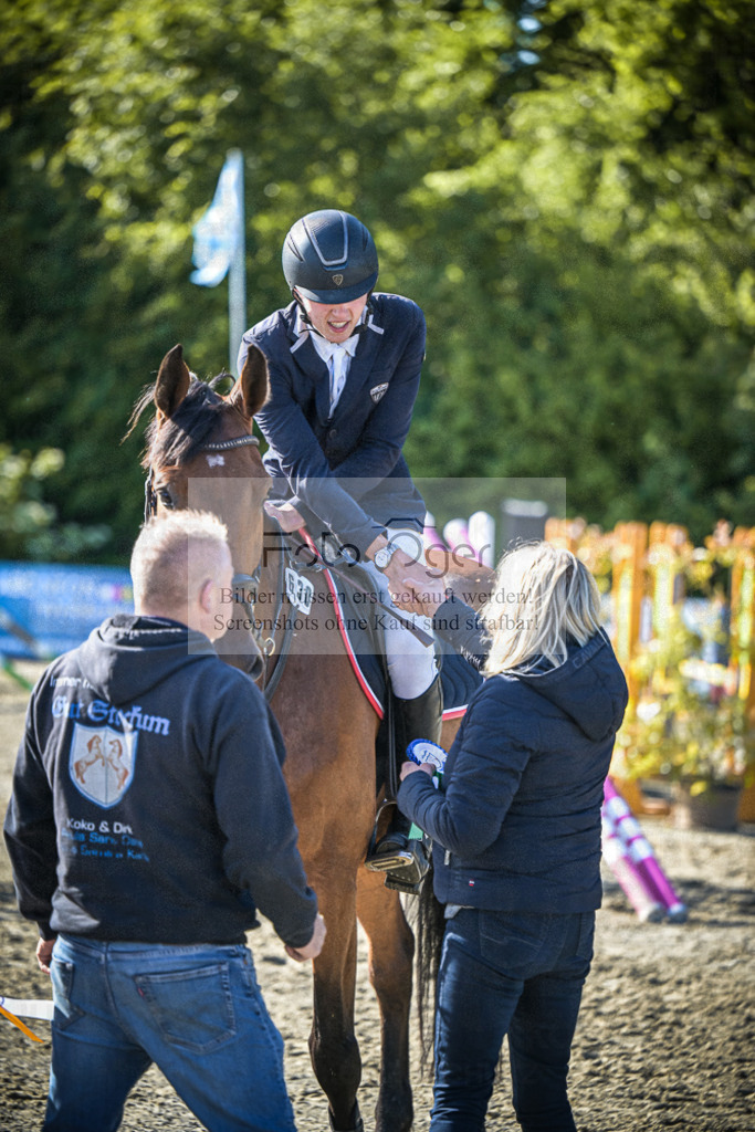 DOS_7299 | Entdecke hochwertige Reitturnierfotos von Foto Oger. Professionell, emotional und authentisch – jetzt Lieblingsmomente im Shop bestellen.Deutschlandweite Turnierfotografie. - Realisiert mit Pictrs.com