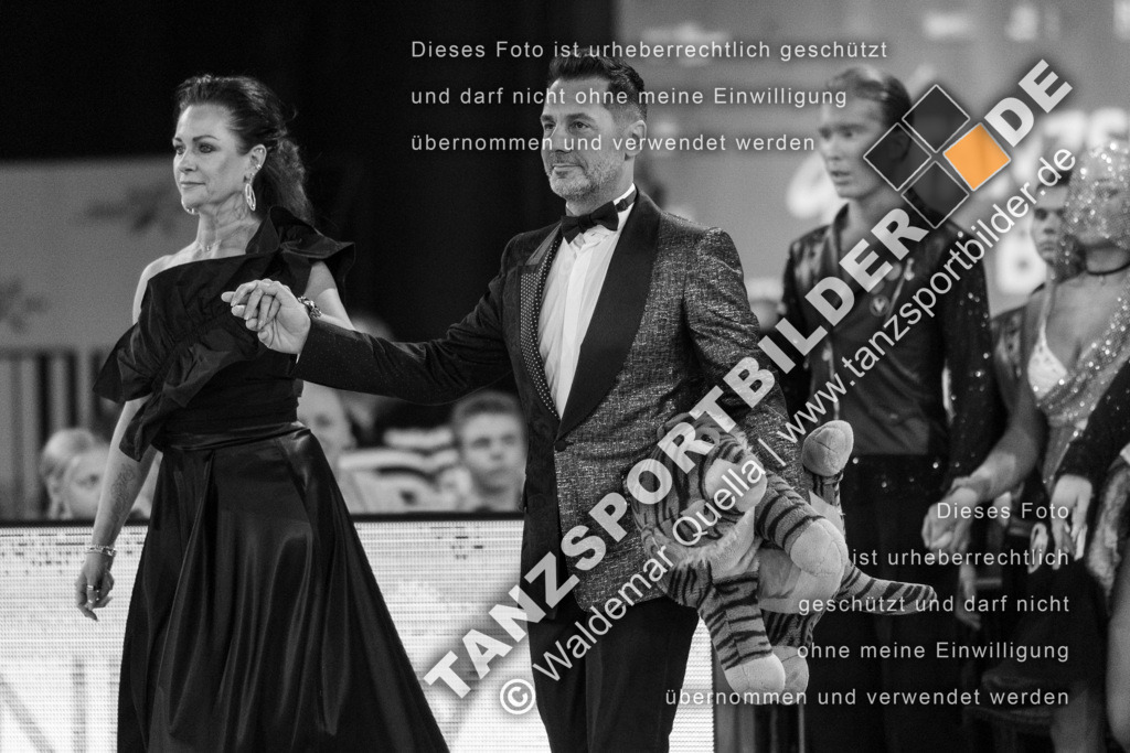 20231111-04961 | Hier finden Sie Tanz Bilder vom Latein und Standard Formationen tanzen. Sportbilder vom Tanzsport. Schöne Fotos und von Weltmeisterschaft, Europameisterschaft, Bundesliga, Regionalliga, Oberliga und Landesliga sowie von GOC Stuttgart, DanceComp, WM Bremen