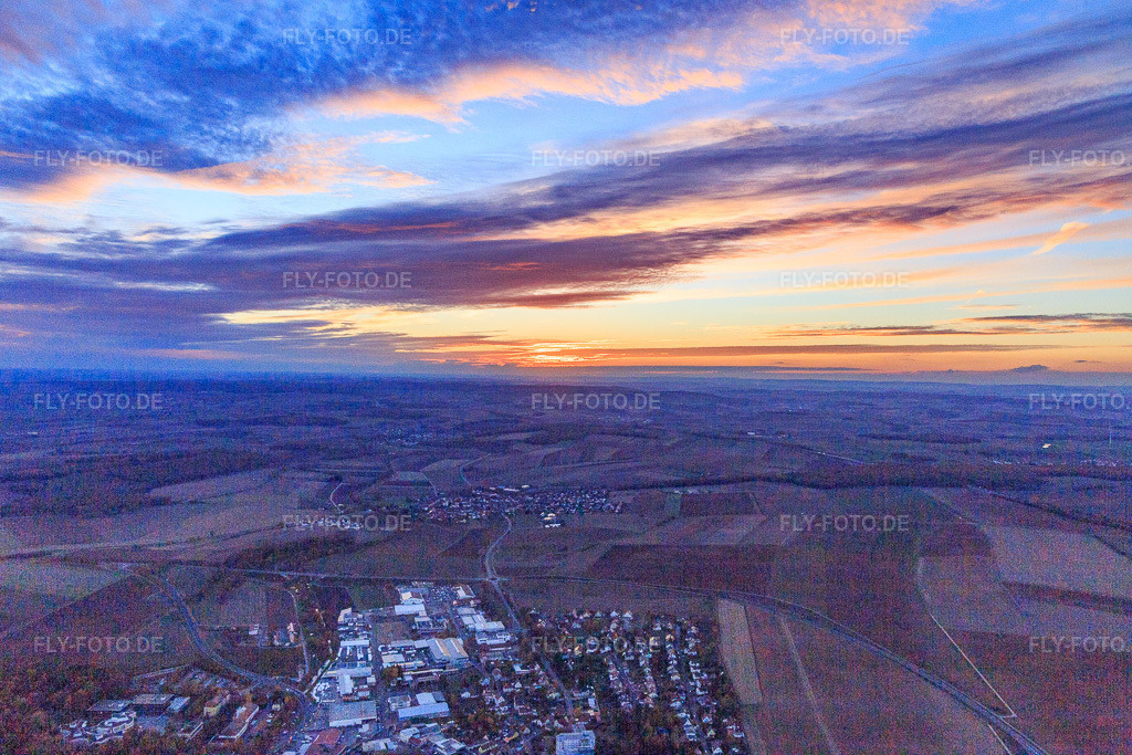 Luftbild: Sonnenuntergang im Ortsteil Zeuzleben in Werneck im Bundesland Bayern in Deutschland. Foto: IMG_112461.jpg vom 02.11.2018 durch Werner Riehm/FLY-FOTO.de