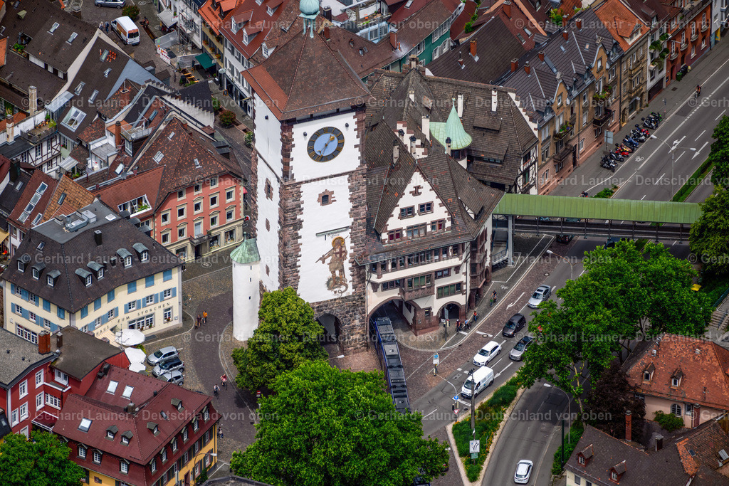 4032817 | FREIBURG IM BREISGAU 30.06.2020 Stadtzentrum und Altstadt im Innenstadtbereich in Freiburg im Breisgau im Bundesland Baden-Württemberg, Deutschland. // The city center and old town with cathedral in the downtown area in Freiburg im Breisgau in the state Baden-Wurttemberg, Germany. Foto: Gerhard Launer