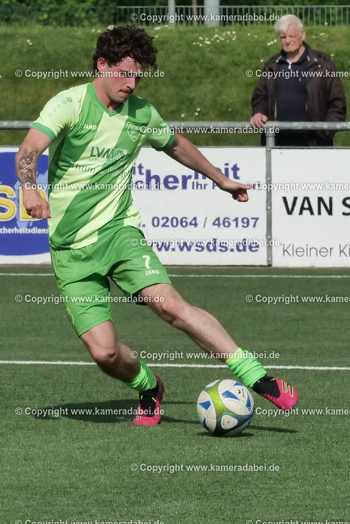 Fußball : Bezirksliga : SV 08/29 Friedrichsfeld - Borusia Veen am 10.05.2026 in Voerde Friedrichsfeld | Fußball : Bezirksliga : SV 08/29 Friedrichsfeld - Borusia Veen am 10.05.2026 in Voerde Friedrichsfeld - Realisiert mit Pictrs.com