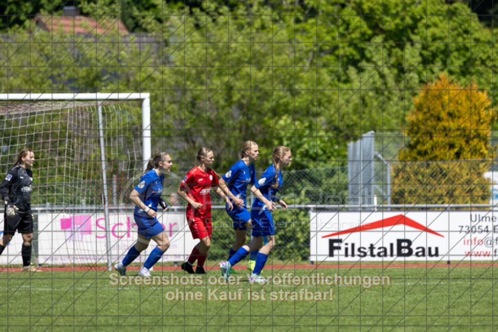 20250510_140252_0142 | #,1.FC Donzdorf (rot) vs. Karlsruher SC (blau), Fussball, EnBW-Oberliga B -Juniorinnen, 23. Spieltag, Saison 2024/2025, Rasenplatz, Lautertal Stadion, Süßener Straße 16, 73072 Donzdorf, 10.05.2025 - 14:00 Uhr,Foto: PhotoPeet-Sportfotografie/Peter Harich