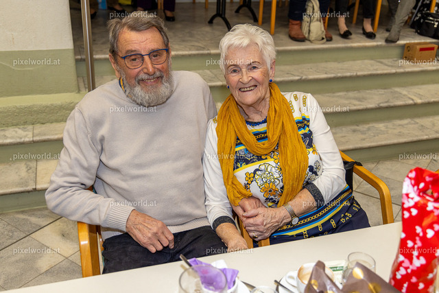 Ball der älteren Generation | Bildershop von pixelworld.at - Realisiert mit Pictrs.com