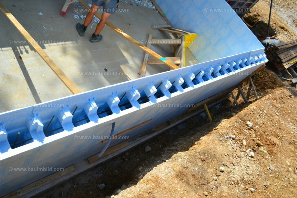 bib-lg04-betonarbeiten-0078 | Nach LV-Leistungsgruppen sortierte Detailfotos über den Bau eines Hauses. Alle Hausbau-Bilder direkt vom Urheber und Autor der Website Haus-Selber-Bauen.com