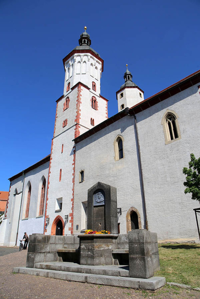 Wurzen - Dom St. Marien und Lutherbrunnen | Entdecke über 20 Kategorien Leipzig-Motive: Foto-Downloads, hochwertige Poster, Leinwand- & Fine-Art-Prints. Jetzt Lieblingsfoto im Bildlexikon Leipzig Shop bestellen!