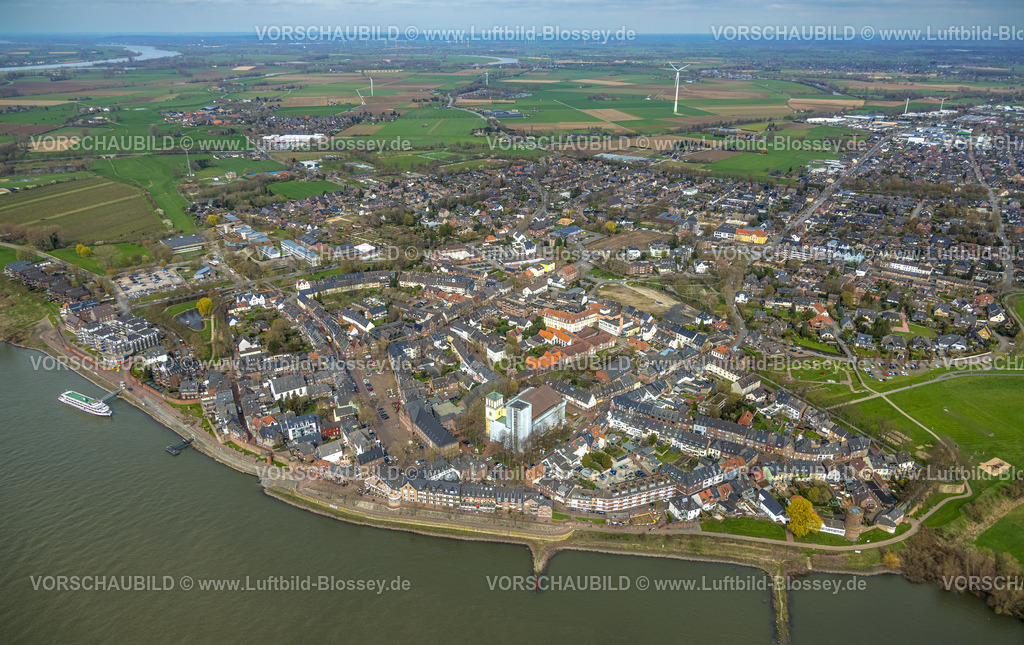 Rees230300619 | Luftbild, Ortsansicht, Rheinpromenade und Zollturm, Sanierung der kath. Pfarrkirche St. Mariä Himmelfahrt, Rathaus, Rees, Niederrhein, Nordrhein-Westfalen, Deutschland