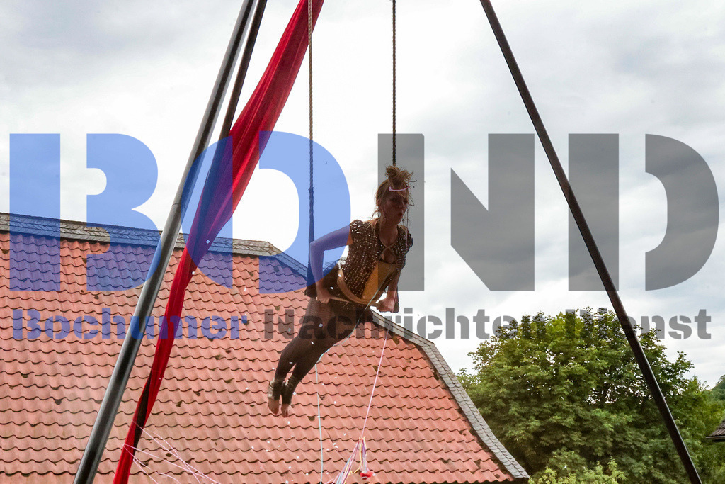 SES_MKRLHE20250705-30 | bond - Realisiert mit Pictrs.com