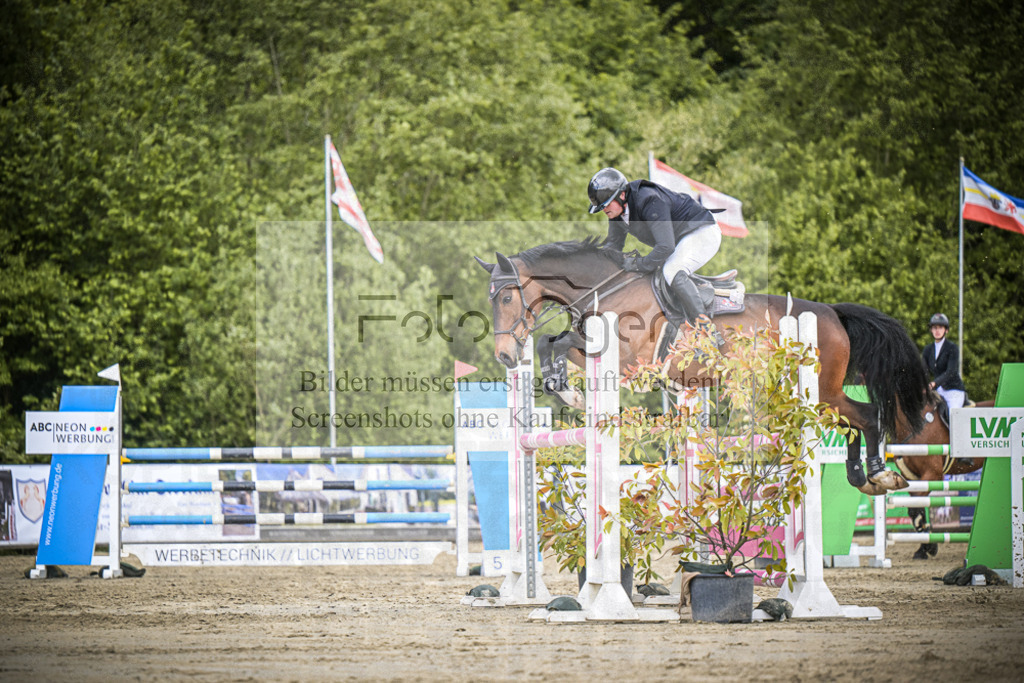 DOS_6142 | Entdecke hochwertige Reitturnierfotos von Foto Oger. Professionell, emotional und authentisch – jetzt Lieblingsmomente im Shop bestellen.Deutschlandweite Turnierfotografie. - Realisiert mit Pictrs.com