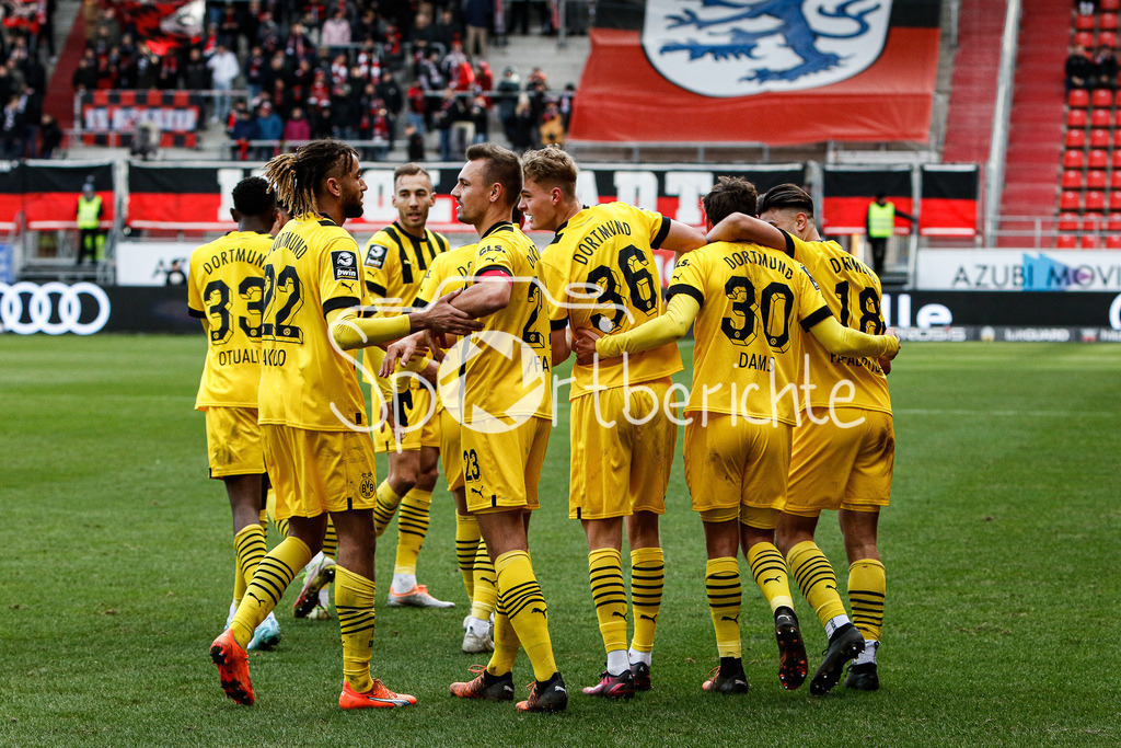 FC Ingolstadt - Borussia Dortmund Amateure | Dortmund jubelt ueber den Treffer zum 0-1 durch Justin NJINMAH (BVB #11) / DFL REGULATIONS PROHIBIT ANY USE OF PHOTOGRAPHS AS IMAGE SEQUENCES AND/OR QUASI-VIDEO
