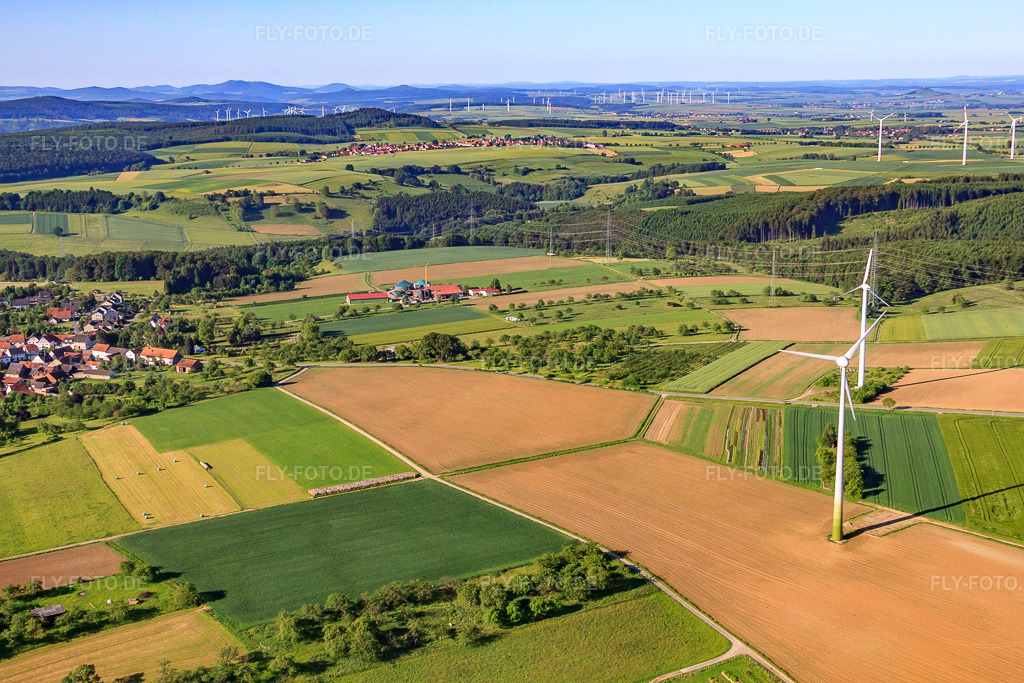 Luftbild: Windpark Wortberg im Ortsteil Langenthal in Trendelburg im Bundesland Hessen in Deutschland. Foto: IMG_65648.jpg vom 25.05.2014 durch Werner Riehm/FLY-FOTO.deAuflösung des Originals: 4752 x 3168 px