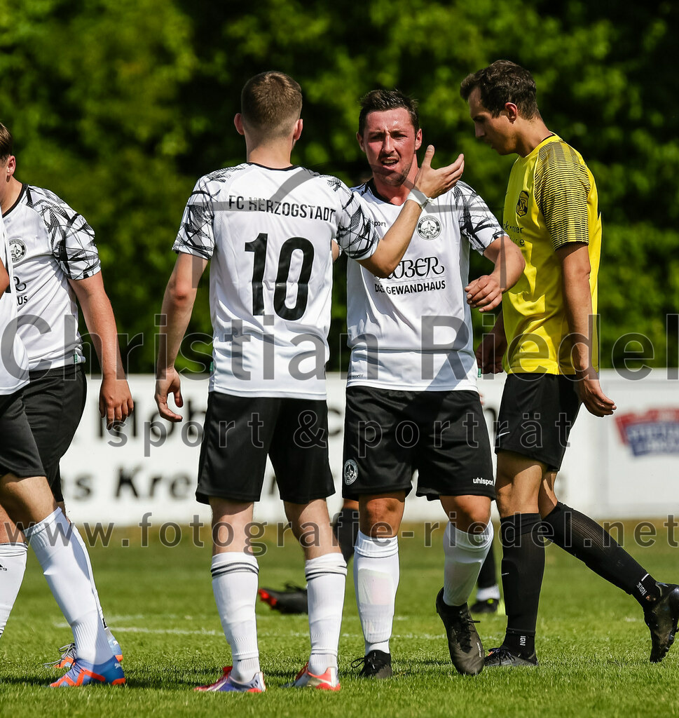 2023-07-09_059_FC_Moosinning_II_gegen_FC_Herzogstadt | Moosinning, Deutschland, 09.07.2023:
Fußball, Kreisliga 2023 / 2024, Testspiel, FC Moosinning II gegen FC Herzogstadt, Endergebnis: 2:1

Foto: Christian Riedel / fotografie-riedel.net