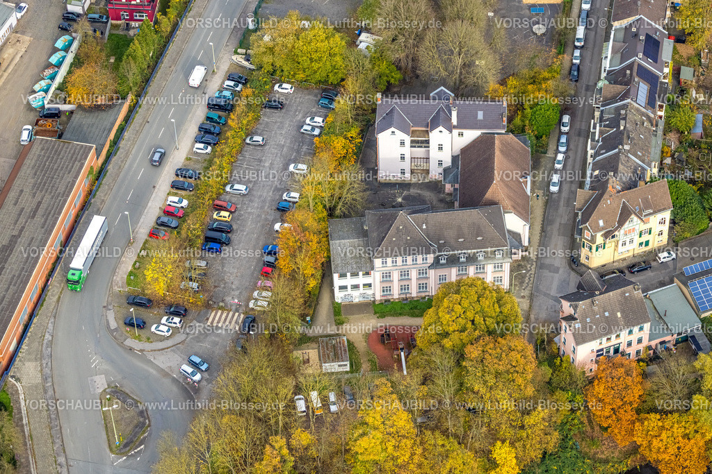 Hagen251101803 | Luftbild, Pestalozzischule und Parkplatz, herbstliche Bäume, Hohenlimburg, Hagen, Ruhrgebiet, Nordrhein-Westfalen, Deutschland