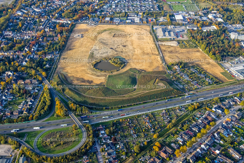 Recklinghausen221006299Hillerheide |  Luftbild, ehemaliges Trabrennbahngelände wird ein Wohngebiet mit Wasserfläche und großzügigen Grün- und Naherholungsflächen, Hillerheide, Recklinghausen, Ruhrgebiet, Nordrhein-Westfalen, Deutschland
