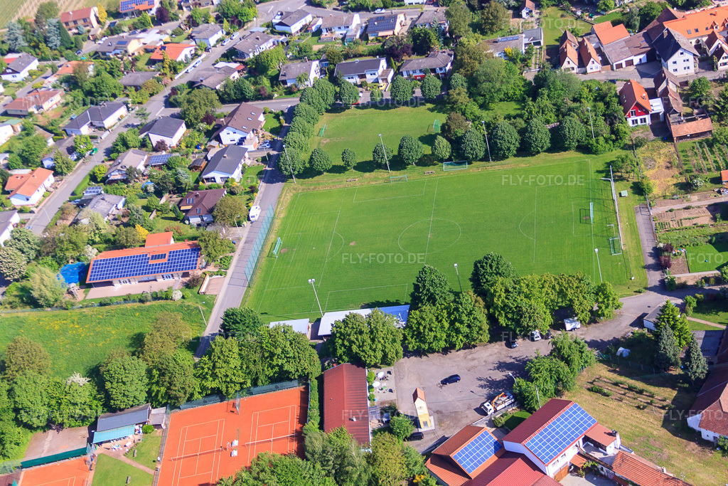 Luftbild: Tennisplatz und Fußballplatz Mörzheim im Ortsteil Mörzheim in Landau im Bundesland Rheinland-Pfalz in Deutschland. Foto: IMG_27142.jpg vom 23.05.2010 durch Werner Riehm/FLY-FOTO.deTENNISVEREIN MÖRZHEIM e.V