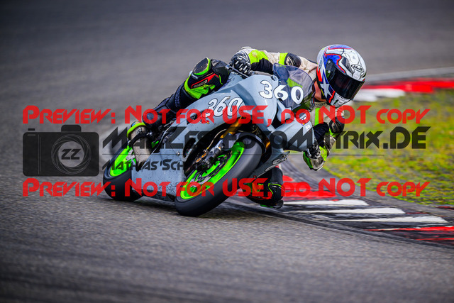 MaZZes_FotoMatrix_240717_6007705_5526 | WEISS