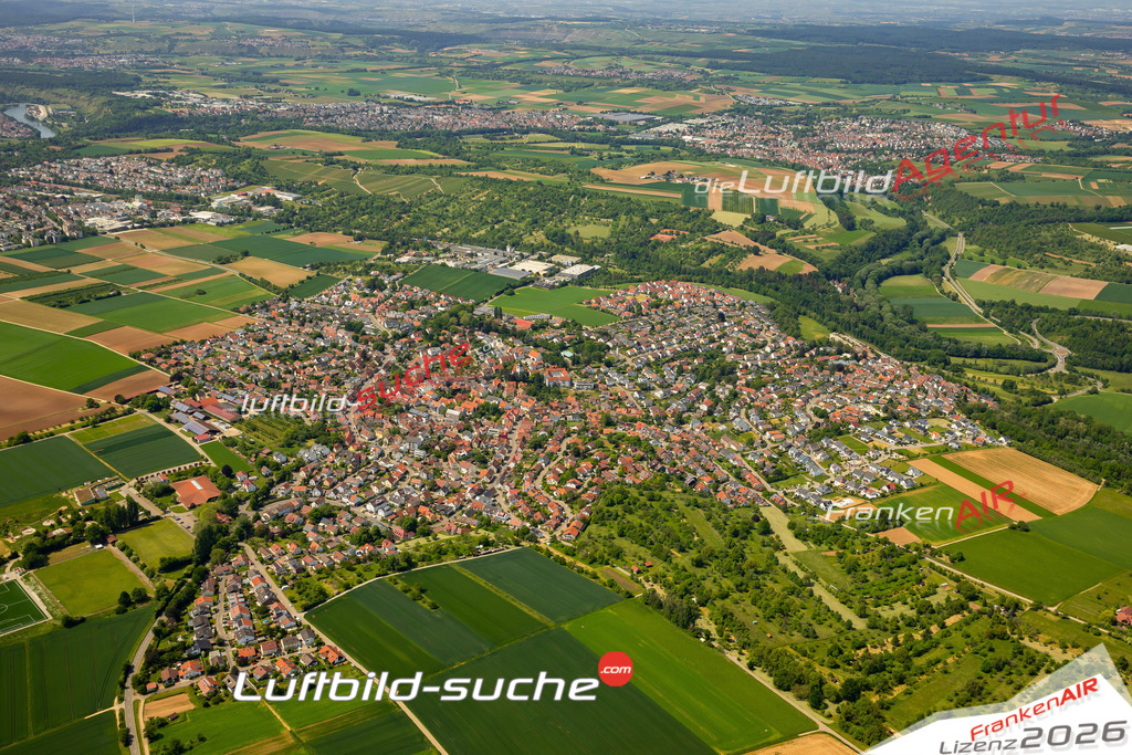 Das Luftbild zeigt  Erdmannhausen - Die Luftaufnahme wurde 2023 vom UL-Flugzeug aus erstellt ( keine Drohne ) - Hochauflösende Luftaufnahme - Für grossformatige Ausdrucke geeignet. Die Geschenkidee !Mit Lizenz und Bildrechte bestellbar