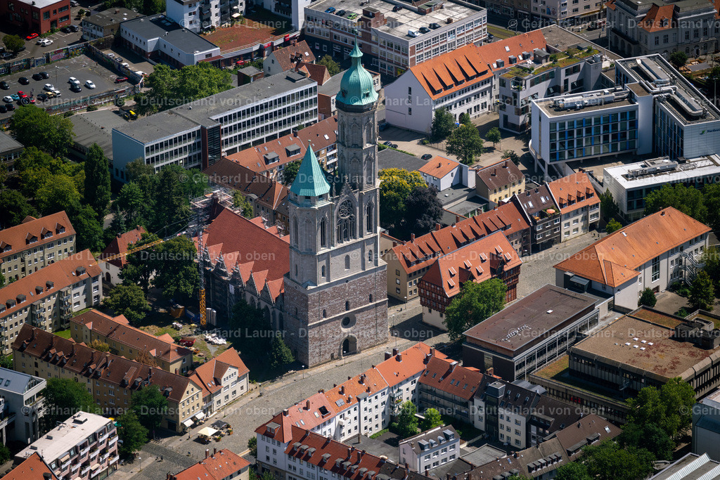 4035664 | BRAUNSCHWEIG 31.07.2020 Sanierungsarbeiten zur Modernisierung am Kirchengebäude " St. Andreaskirche " am Wollmart im Altstadt- Zentrum der Innenstadt in Braunschweig im Bundesland Niedersachsen, Deutschland. Weiterführende Informationen bei: Kirchengemeinde St. Andreas zu Braunschweig. // Renovation work on the church building in " St. Andreaskirche " Old Town- center of downtown in Brunswick in the state Lower Saxony, Germany. Further information at: Kirchengemeinde St. Andreas zu Braunschweig. Foto: Gerhard Launer