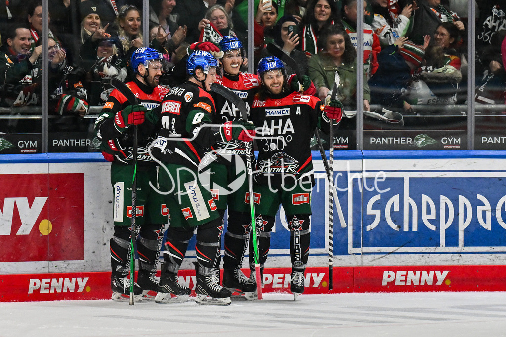 Augsburger Panther - Düsseldorfer EG | Jubel der Panther nach dem Treffer zum 5-1 durch Christian HANKE (Augsburger Panther #25) / Tor / Torschuetze / Freude / Happy / DEL: Augsburger Panther - Duesseldorfer EG, Curt Frenzel Stadion am 04.03.2025