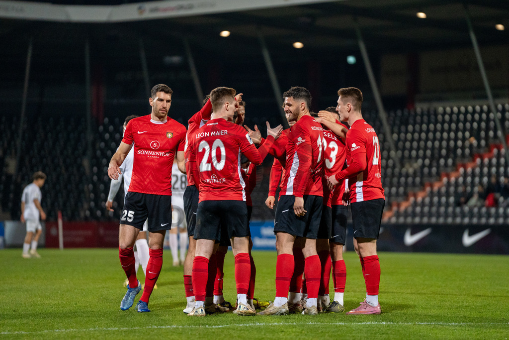 SG Sonnenhof Grossaspach vs. TSV Steinbach Haiger, Fussball, Regionalliga Suedwest, 25. Spieltag, 20.03.2026 | Kollektiver Torjubel nach dem Treffer zum 3:1 durch Fabian Eisele (SG Sonnenhof Großaspach, #23),SG Sonnenhof Grossaspach vs. TSV Steinbach Haiger, Fussball, Regionalliga Suedwest, 25. Spieltag, 20.03.2026Foto: photosbyphips/Philip Ziegler