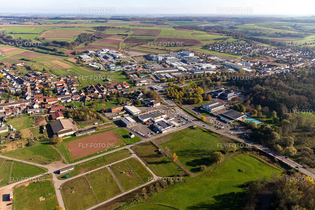 Industriegebiet In den Krummenäckern | Luftbild: Industriegebiet In den Krummenäckern im Ortsteil Webenheim in Blieskastel im Bundesland Saarland in Deutschland. Foto: IMG_143987.jpg vom 27.10.2024 durch ©2025 Werner Riehm fly-foto.de/copyright - Realisiert mit Pictrs.com