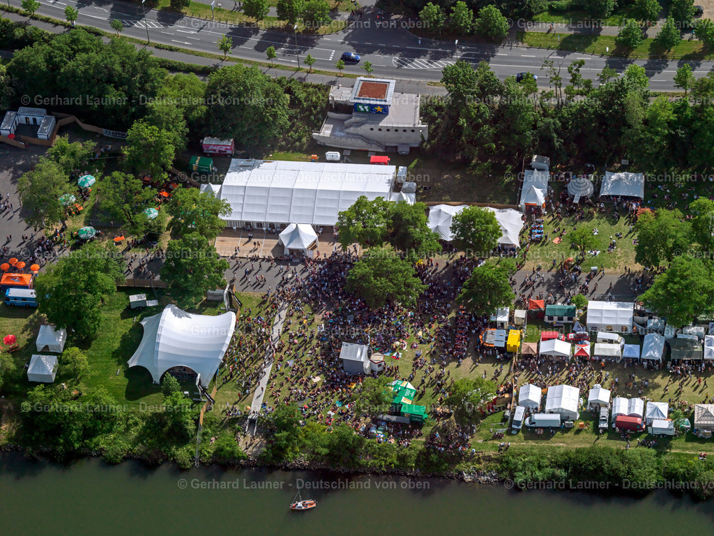 2734125 | Afrika Festival, Kulturelle Veranstaltung 2007 auf dem Mainufergelände zw. Friedensbrücke und Brücke der Deutschen Einheit