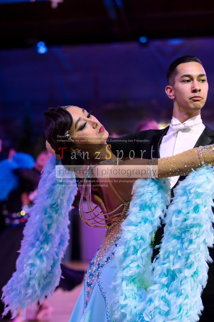 20241215_WDSF_Int_Open_Std-Riga-8791 | Tanzsportbilder, Standardtanz, Lateintanz, WDSF, DTV, LTVB, dancecomp, goc, hessen tanzt, blaues band der spree, walzer, tango, wiener walzer, slowfox, quickstepp, samba, rumba, cha-cha-cha, paso doble. jive, hd-kroft photography, turniertanzsport