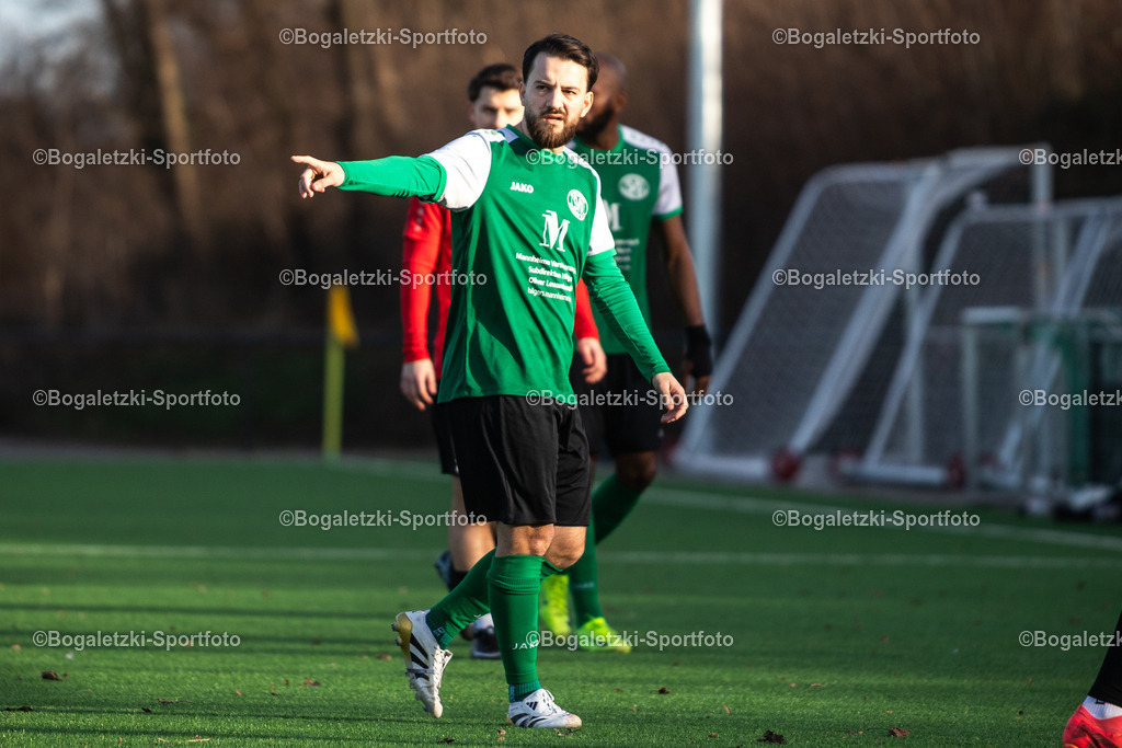 Kreispokal DU/MH/DIN, Achtelfinale, SV Duissern - Spvgg Meiderich 06/95, Duisburg, Germany | 17.01.2026, Fussball, Kreispokal DU/MH/DIN, SV Duissern -Spvgg Meiderich 06/95: Egzon Krasniqi (SV Duissern #27) - Realisiert mit Pictrs.com