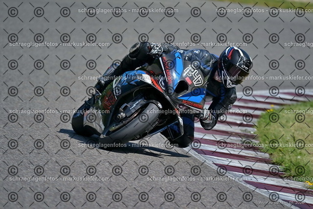 26BT02-1113 | markuskiefer.com - Realisiert mit Pictrs.com