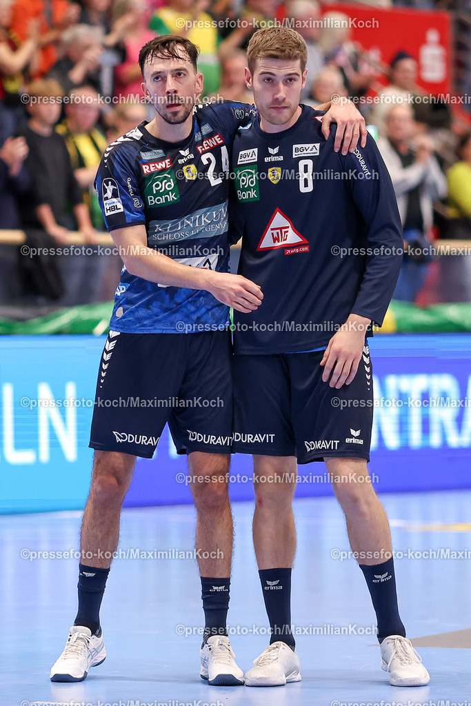 Hag02102401088 | 02.10.2024, Handball, 2.Runde DHB-Pokal, Ischelandhalle, VfL Eintracht Hagen - Rhein-Neckar Löwen: Abschlussjubel nach dem Sieg - Patrick Groetzki (Rhein-Neckar Löwen #24) und Tim Nothdurft (Rhein-Neckar Löwen #8)