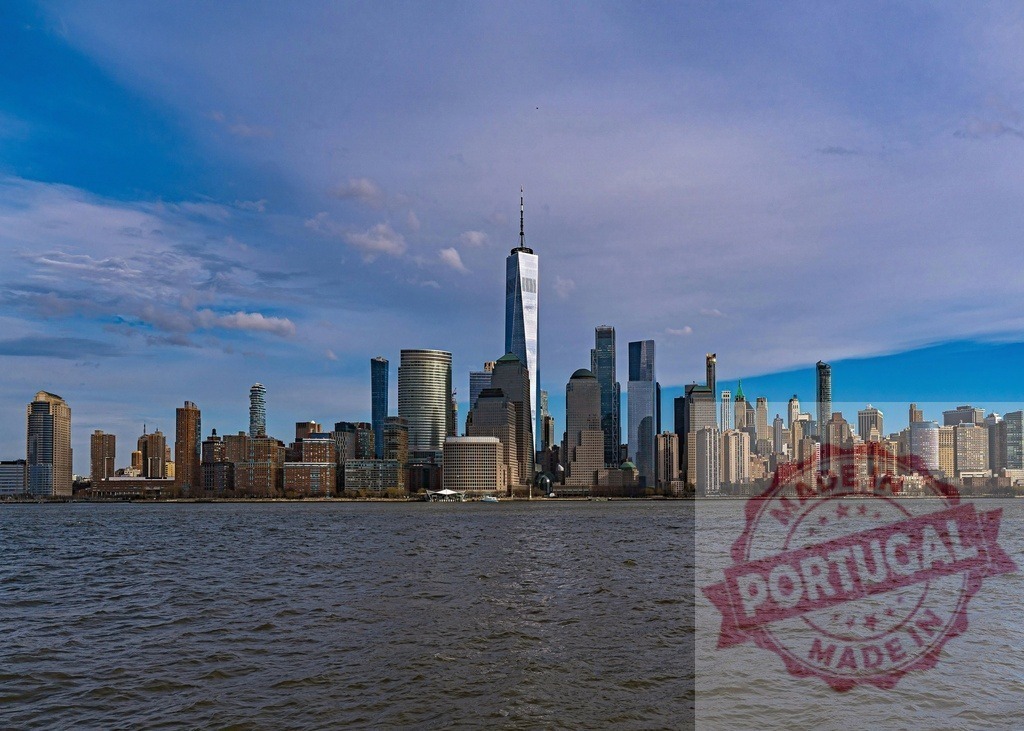 New York City Manhattan skyline across Hudson River | New York City Manhattan skyline featuring One World Trade Center on a clear day - Realized with Pictrs.com