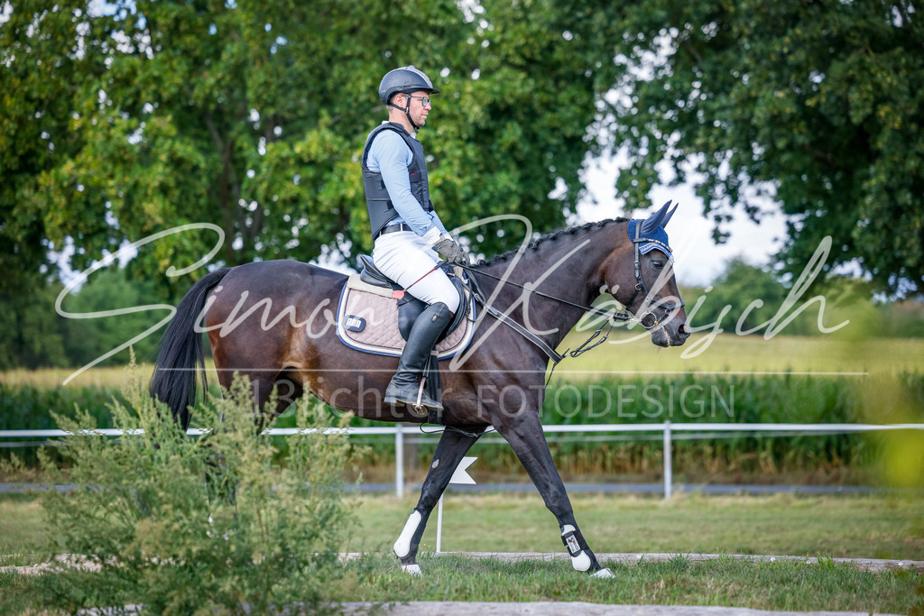 20250905-_3LI0253 | Tierfotografie Pferde, Hunde, Katzen, Haustiere.
Turnierfotografie Reitturniere, Reiten, Springreiten, Dressur in Hanau, dem Main-Kinzig-Kreis und dem Rhein-Main- Gebiet um Frankfurt