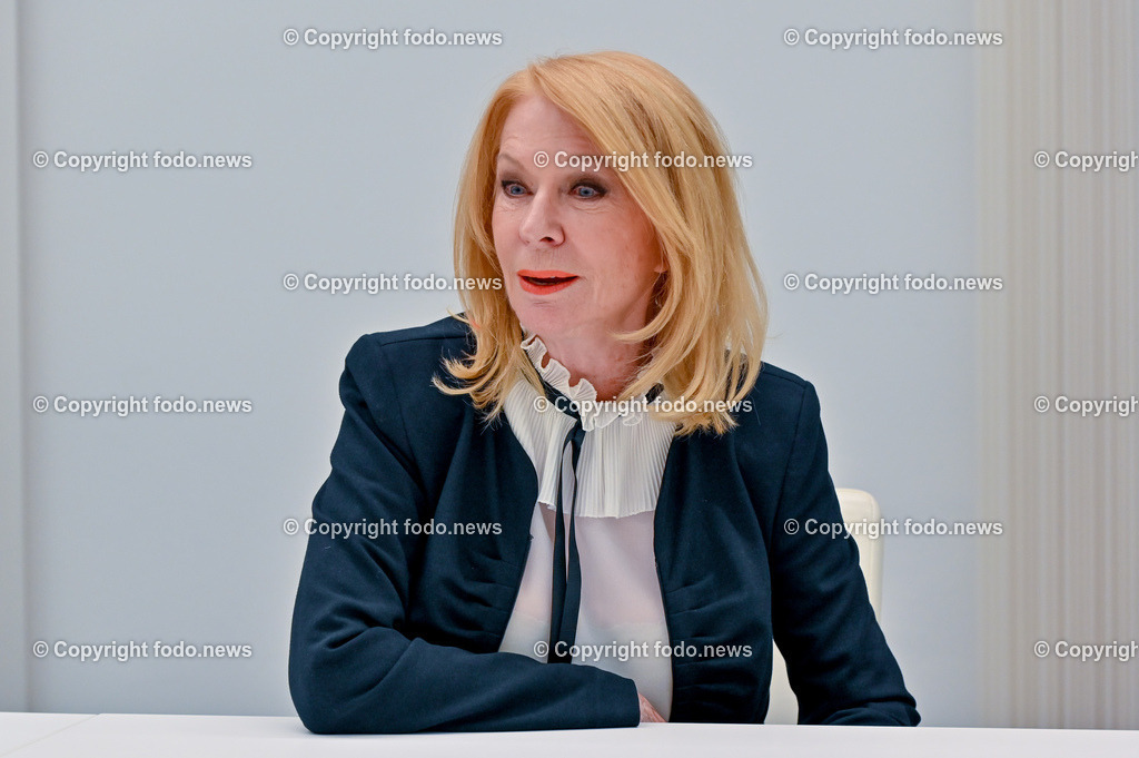 Gerda Rogers_ Starastrologin_ 19.012.2023-16 | 19.01.2023, Linz, AUT, Sparkasse Oberoesterreich im Bild Gerda Rogers (Starastrologin) 