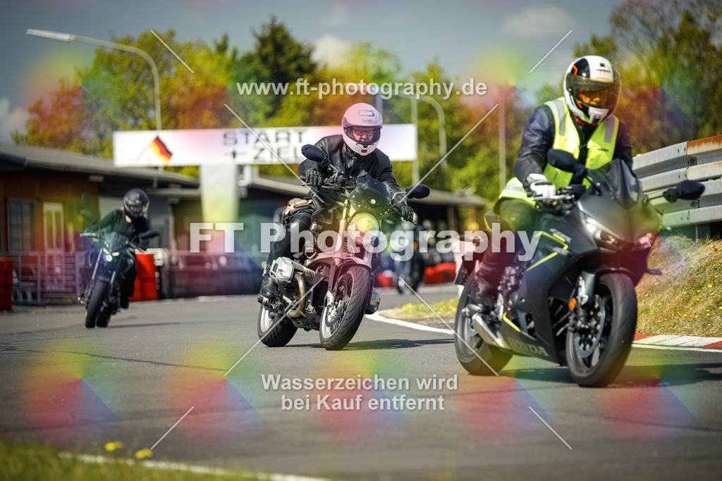 OBK_Mai_Martina_Markus-10785 | Hier findet Ihr Bilder von Touristenfahrten auf der Nürburgring Nordschleife oder von anderen Veranstaltungen die ich besucht habe. Viel Spass beim Durch Schauen 