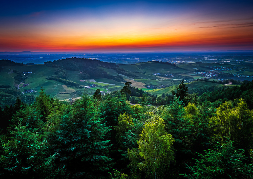 MPI_Renchtal_0013 | Blick über Bottenau in die Rheinebene vom Geigerskopfturm aus - Realisiert mit Pictrs.com