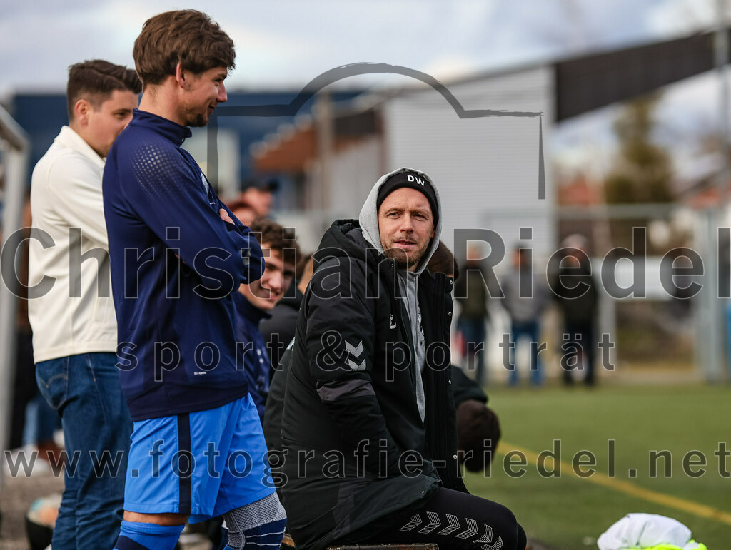2024-02-24_054_FC_Langengeisling_gegen_FC_Walkertshofen | Erding, Deutschland, 24.02.2024:
Fußball, Bezirksliga Oberbayern Ost 2023 / 2024, Testspiel, FC Langengeisling gegen FC Walkertshofen, Endergebnis: 5:3

Co-Trainer Douglas Wilson (FC Langengeisling)

Foto: Christian Riedel / fotografie-riedel.net