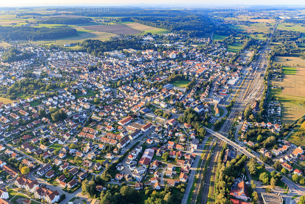 Luftbild: Ortsansicht von Süden im Ortsteil Steegen in Aulendorf im Bundesland Baden-Württemberg in Deutschland. Foto: IMG_128961.jpg vom 03.09.2021 durch Werner Riehm/FLY-FOTO.de