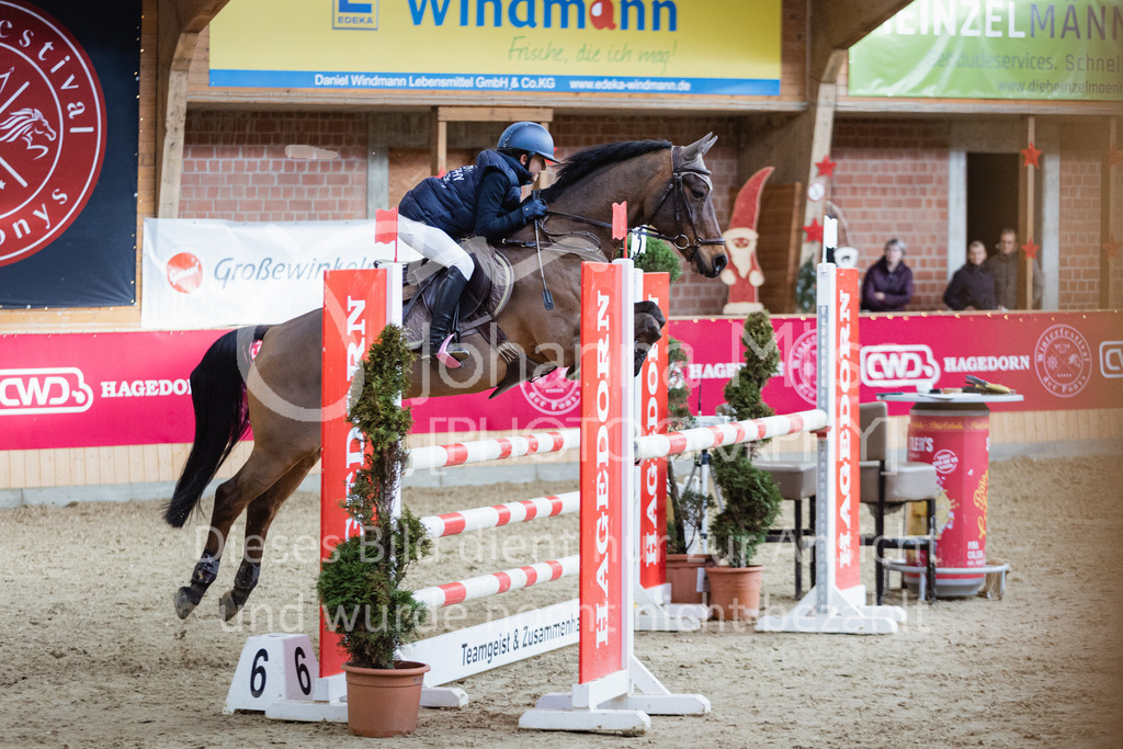 221127_Winterfestival_L-Spr_HPTTY-280 | Deine schönsten Turniermomente als professionelle Fotos! Entdecke hochwertige Pferdesport-Fotografie im Online-Shop. Jetzt Fotos finden & bestellen!