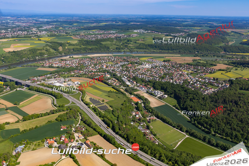 Das Luftbild der Stadt Sinzing wurde 2021 vom Flugzeug heraus erstellt (keine Drohne) Aufnahmehöhe ca.450 Meter- hohe Bildauflösung und Druck-Qualität garantiert!