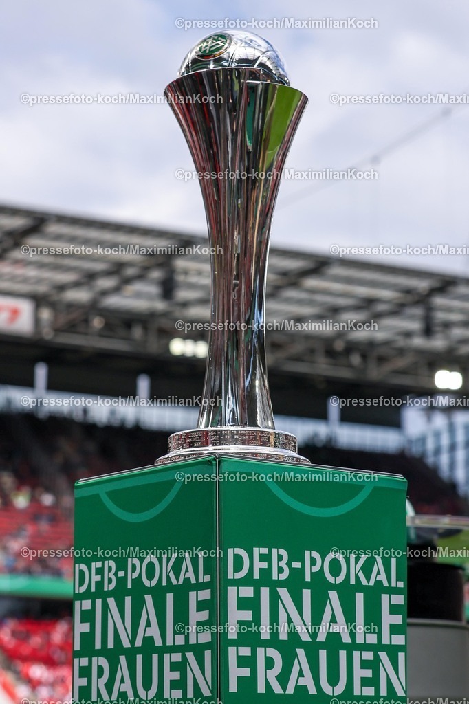 xKWIx14052601015 | 2026.05.14, xkwix, Fußball, Finale DFB-Pokal Frauen, VfL Wolfsburg -  FC Bayern München, Saison 2025 2026, Rhein-Energie-Stadion in Köln: Der Pokal des DFB-Pokals im Stadion auf Podest mit Tribuene im Hintergrund DFB regulations prohibit any use of photographs as image sequences and or quasi-video. Photo: xKamilxWilkowskixPressefotoKochx