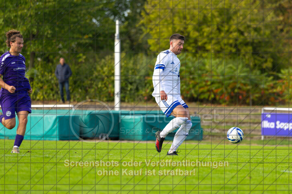 20261010_155908_0447_(c)_by_PhotoPeet | #,1.FC Eislingen (weiß) vs. TSV Bernhausen (lila), Fussball, Landesliga 2 - wfv, 11. Spieltag, Saison 2026/2027, Rasenplatz, Eichbachstation, Haldenstraße, 73054 Eislingen, 10.10.2026 - 15:30 Uhr,Foto: PhotoPeet / Sport- &amp; Eventfotografie / Peter Harich