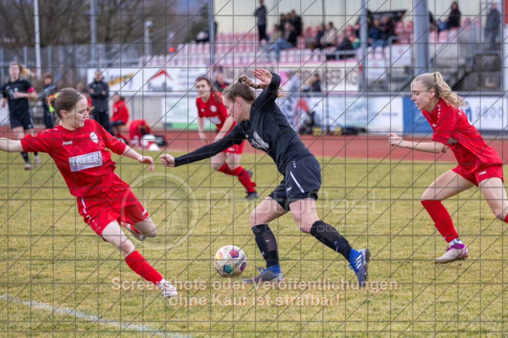 20250223_140311_0428 | #,1.FC Donzdorf (rot) vs. TSV Tettnang (schwarz), Fussball, Frauen-WFV-Pokal Achtelfinale, Saison 2024/2025, Rasenplatz Lautertal Stadion, Süßener Straße 16, 73072 Donzdorf, 23.02.2025 - 13:00 Uhr,Foto: PhotoPeet-Sportfotografie/Peter Harich